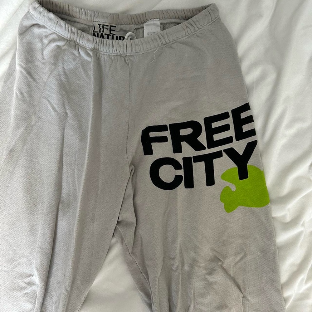 FREE CITY SWEATS